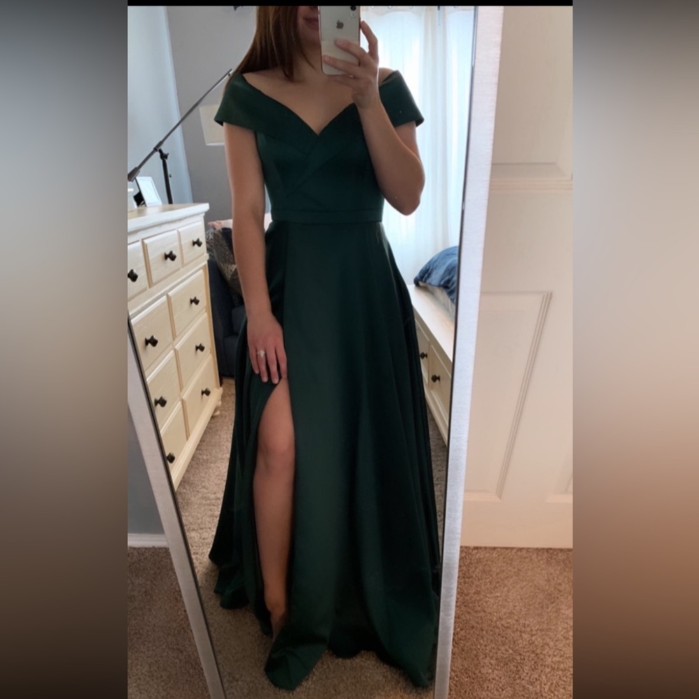 XSCAPE - OFF SHOULDER SATIN GOWN Color: Green. Size: 10